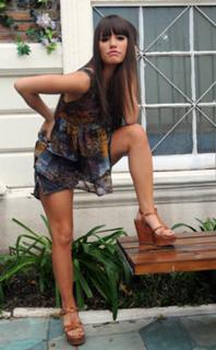 Lali Espósito feet photo thumbnail