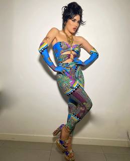 Lali Espósito feet photo thumbnail