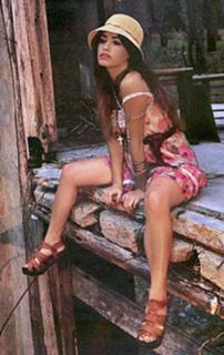 Lali Espósito feet photo thumbnail