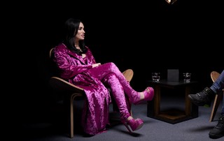 Lali Espósito feet photo thumbnail