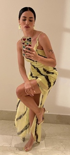 Lali Espósito feet photo thumbnail