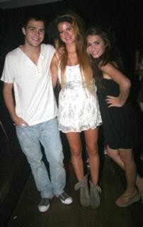 Lali Espósito feet photo thumbnail