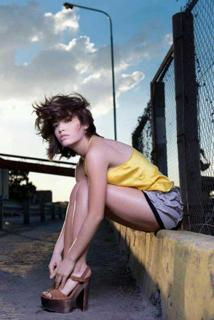 Lali Espósito feet photo thumbnail