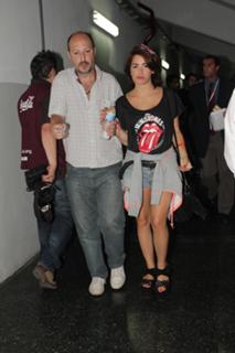 Lali Espósito feet photo thumbnail
