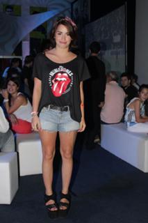 Lali Espósito feet photo thumbnail