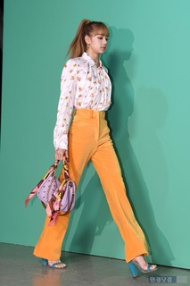 Lalisa Manoban feet photo thumbnail