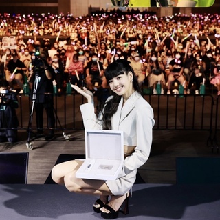 Lalisa Manoban feet photo thumbnail