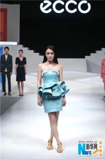 Lan Qin feet photo 7