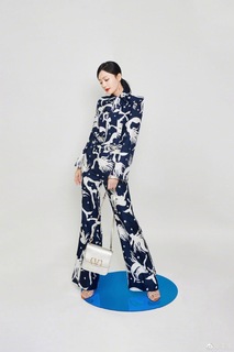 Lan Qin feet photo 1