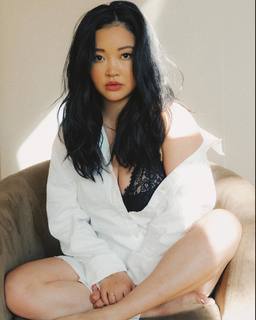 Lana Condor feet photo thumbnail