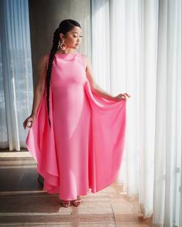 Lana Condor feet photo thumbnail