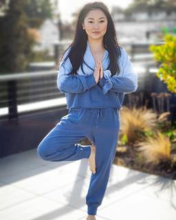Lana Condor feet photo thumbnail