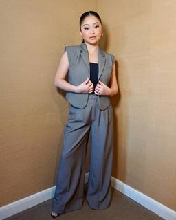 Lana Condor feet photo thumbnail