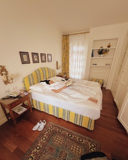 Lana Condor feet photo thumbnail