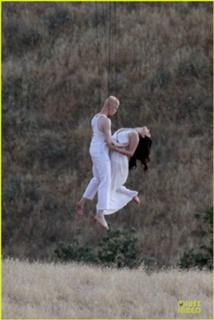 Lana Del Rey feet photo thumbnail