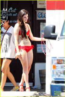 Lana Del Rey feet photo thumbnail