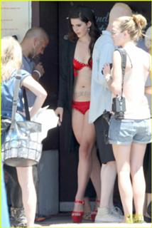 Lana Del Rey feet photo thumbnail