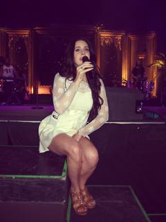 Lana Del Rey feet photo thumbnail