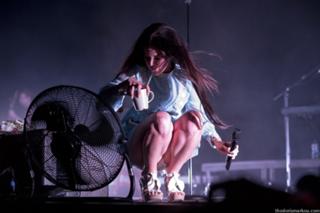 Lana Del Rey feet photo thumbnail