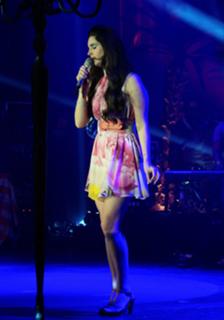Lana Del Rey feet photo thumbnail
