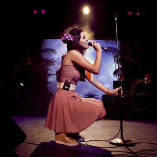 Lana Del Rey feet photo thumbnail