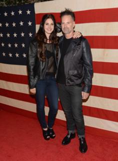 Lana Del Rey feet photo thumbnail