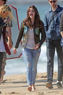 Lana Del Rey feet photo thumbnail