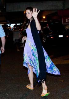 Lana Del Rey feet photo thumbnail