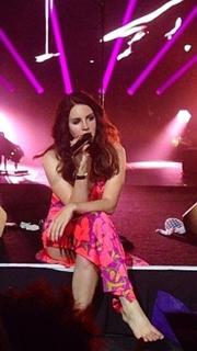 Lana Del Rey feet photo thumbnail