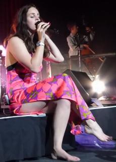 Lana Del Rey feet photo thumbnail