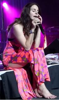 Lana Del Rey feet photo thumbnail