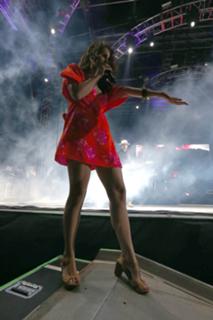 Lana Del Rey feet photo thumbnail