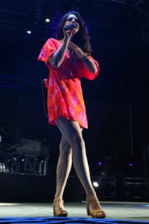 Lana Del Rey feet photo thumbnail