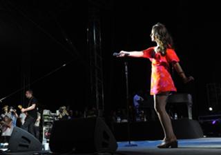 Lana Del Rey feet photo thumbnail
