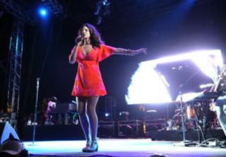 Lana Del Rey feet photo thumbnail