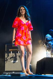 Lana Del Rey feet photo thumbnail
