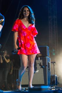 Lana Del Rey feet photo thumbnail