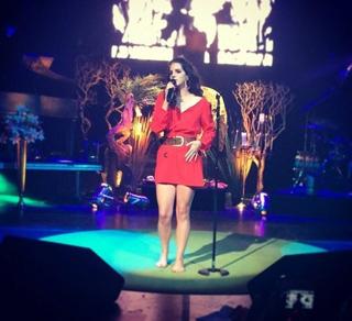 Lana Del Rey feet photo thumbnail