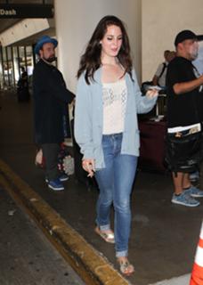 Lana Del Rey feet photo thumbnail