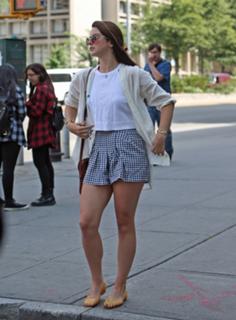 Lana Del Rey feet photo thumbnail