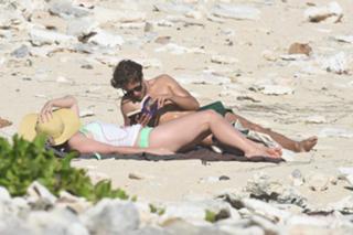 Lana Del Rey feet photo thumbnail