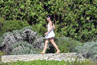 Lana Del Rey feet photo thumbnail