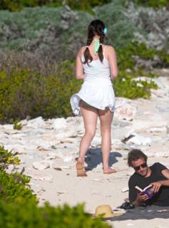 Lana Del Rey feet photo thumbnail