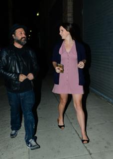 Lana Del Rey feet photo thumbnail