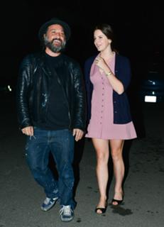 Lana Del Rey feet photo thumbnail