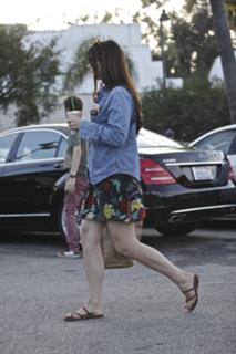 Lana Del Rey feet photo thumbnail