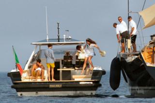 Lana Del Rey feet photo thumbnail