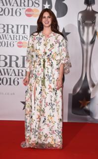 Lana Del Rey feet photo thumbnail