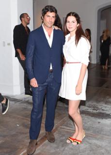 Lana Del Rey feet photo thumbnail