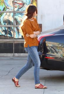 Lana Del Rey feet photo thumbnail